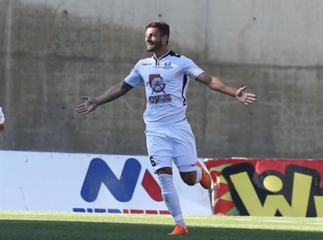 עדיין לא שילמו עליו, גוטליב (אלן שיבר)