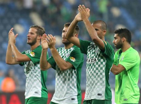 שחקני הירוקים מודים לקהל שהגיע (יוסי שקל)