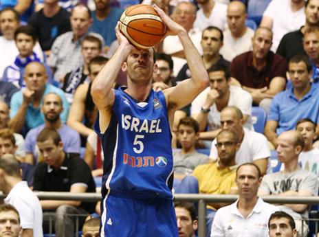 יבזורי. חתום על שתי שלשות במחצית הראשונה (אלן שיבר)