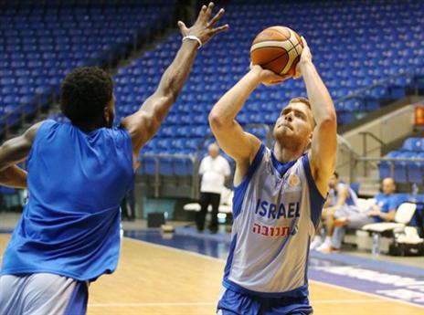 מקל. הרכז המוביל של הנבחרת (אלן שיבר)