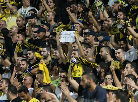 המאבק בין טביב לקהל נמשך (עודד קרני)