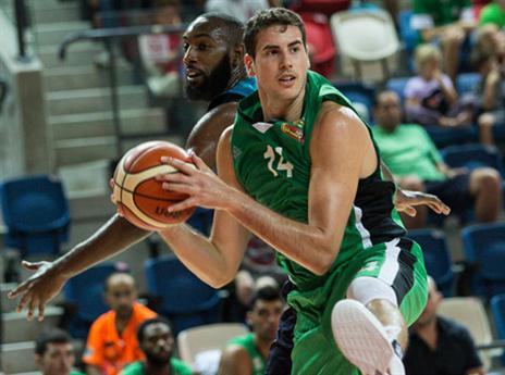 מתרגש לשחק באולומות הגדולים. בלייזר (עודד קרני)