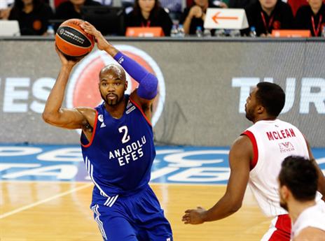 אלכס טיוס. משחק טוב לסנטר (getty)