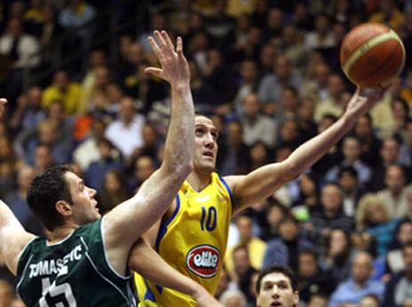 "כשעליתי לבוגרים שיחקתי עם פיגורות שאין היום". בורשטיין בצהוב