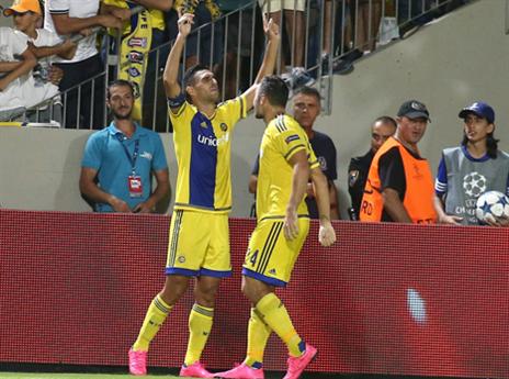 חוגג מול באזל. ירה כבר 42 פעמים השנה (אלן שיבר)