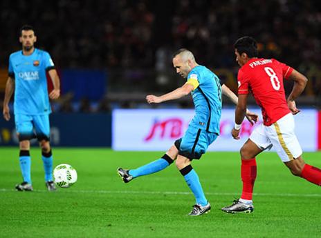 "אין מוביל כדור טוב מאינייסטה" (gettyimages)