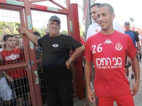 גם הוא חוזר לאדום. ידין (אלן שיבר)