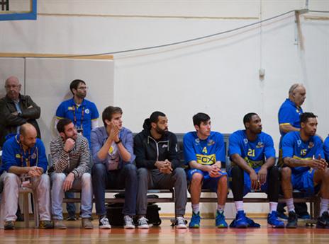 רשימת הפצועים הארוכה על הספסל של ז'אן טבק (עודד קרני)