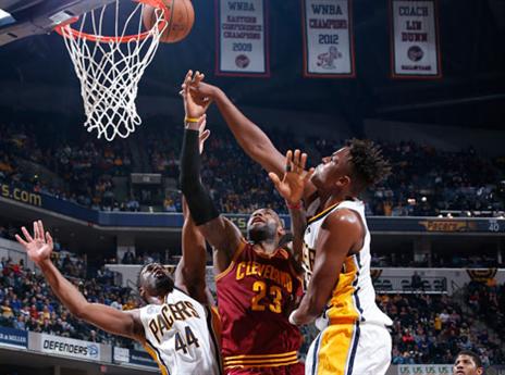 לברון לומד להכיר את טרנר (Getty)