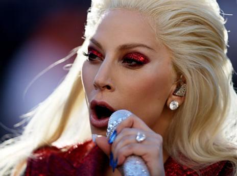 יכול להיות שהיא אוהדת הפועל? (Getty)