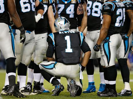 ניוטון מנסה להרים את החברים שלו. לא הלך לו כל כך (Getty)