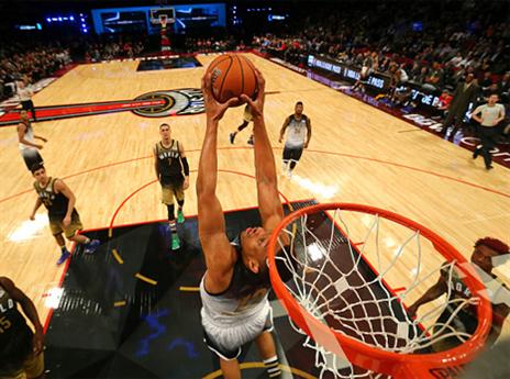 גם פארקר ריחף (Getty)