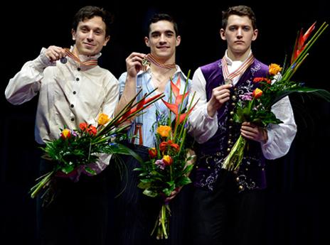 ביצ'נקו (משמאל) והמדליה האירופית (getty)