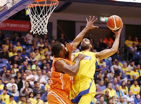 נס ציונה מסדרת לו חזרה שקטה. רנדל (אלן שיבר)