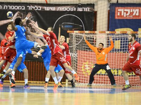 אלופה בסכנת הדחה (גבי אלאלוף, הפועל ראשל"צ)