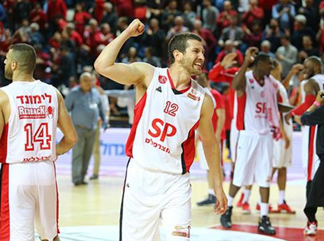 עדיין מסתכל למטה. נאור בטירוף (צילום: לירון מולדובן)