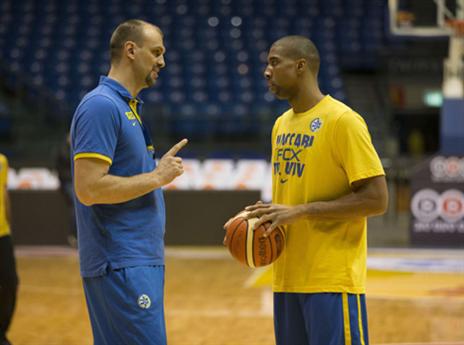 התאקלם מהר. הנדריקס (מכבי ת"א האתר הרשמי)