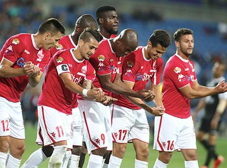 הוכיחו הרבה אופי. שחקני ב"ש חוגגים (צילום: אלן שיבר)