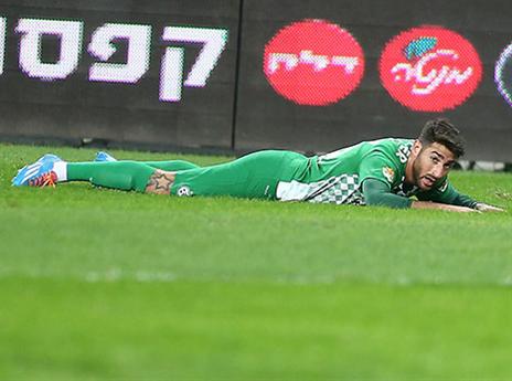 עטר יפתח על הספסל (אלן שיבר)