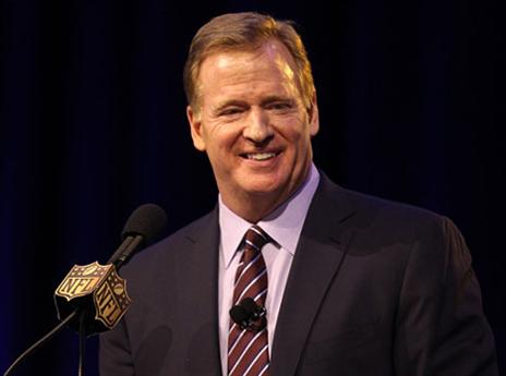 הקומישינר גודל. יצא עם ידו על העליונה (getty)