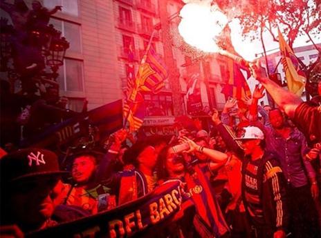 אוהדי בארסה חוגגים (Getty)