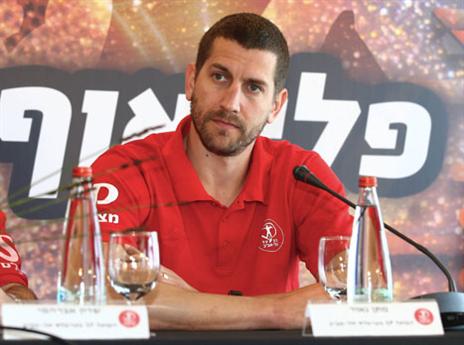 מגיע כאנדרדוג. נאור (אלן שיבר)