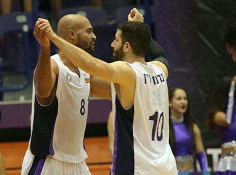 הסגולים חגגו יתרון דו ספרתי (לילך וייס)
