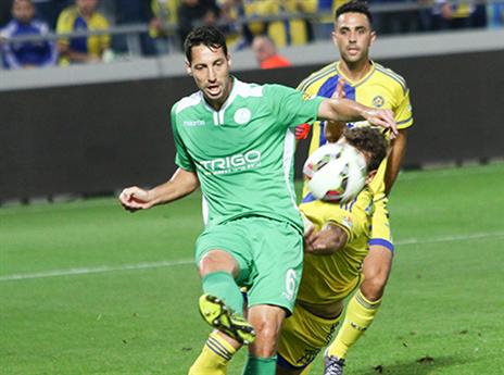 נוסבאום ימשיך לשחק או יעבור לקווים? (דני מרון)