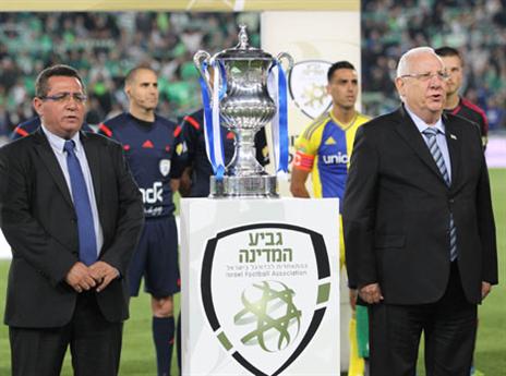 שתי הקבוצות חלמו לקבל את הגביע מהנשיא ריבלין בסיום (דני מרון)