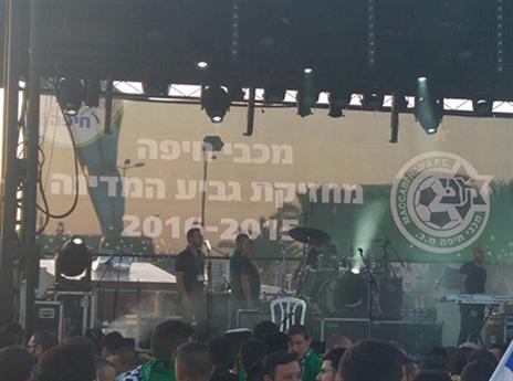 במה מיוחדת נבנתה לכבוד האירוע