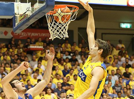 בנדר בדרך לעוד שתי נקודות (דני מרון)