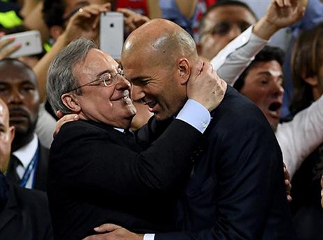 זידאן עם פולרנטינו פרס. הישג ענק למאמן (Getty)