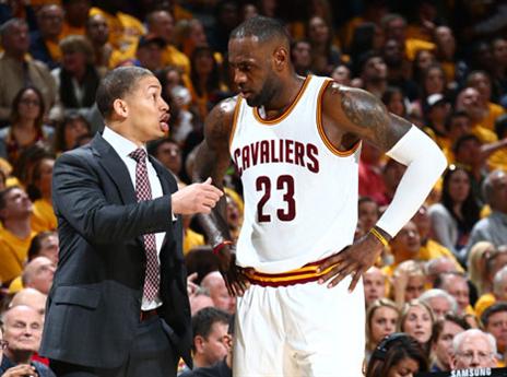 לא נותן ללברון להתעמר בו (Getty)