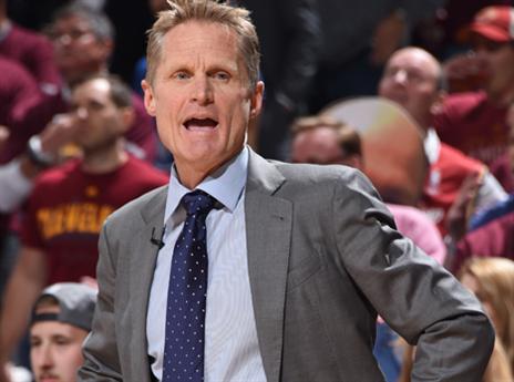 סטיב קר. ניסה להכניס מוטיבציה בקרי, אבל זה לא עזר (Getty)