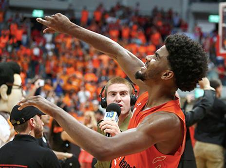 הכדורסל הישראלי סיפק עוד הפתעה (צילום: אלן שיבר)