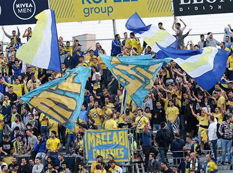 מחדשים את המנויים. אוהדי מכבי ת"א (דני מרון)