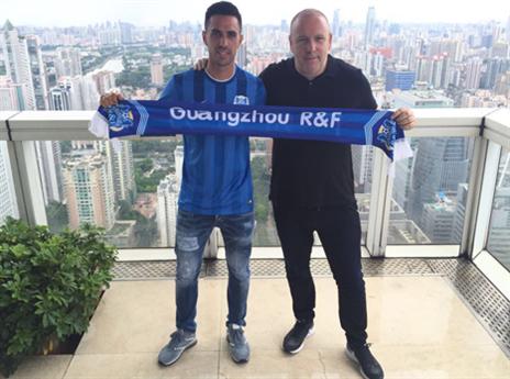 מתרגל לצבע הכחול