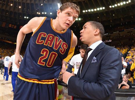 מוזגוב. עובר לקליפורניה (gety)