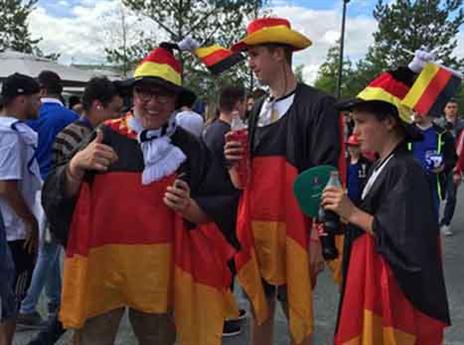 שעתיים לפני המשחק, הרחובות היו מלאים באוהדים (gettyimages)