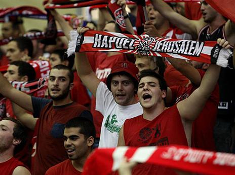 "נרגש לשחק מול האוהדים האדומים" (מנהלת הליגה)