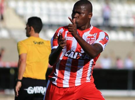 לוסיו. חלוץ חדש להפועל ב"ש (globo.com)