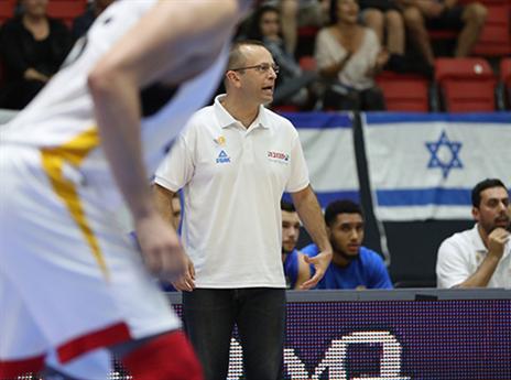 נקודת התורפה היא הצבע. שמיר (FIBA)