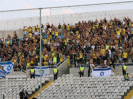 אוהדי בית"ר בסיבוב הקודם בניקוסיה. יתמכו למרות המצב (sentragoal)