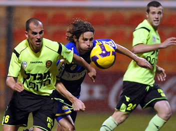 חוזר למדים הצהובים. גזל