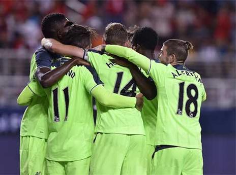 שחקני ליברפול חוגגים (Getty)