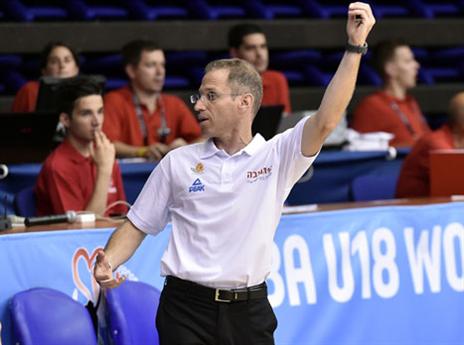 תצוגה לא טובה של הנבחרת. המאמן נמרוד מיטל (FIBA)