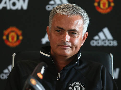 הוא מעדיף לא להתייחס. מוריניו (getty)