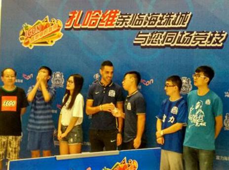 זהבי בפעילות עם האוהדים לפני המשחק