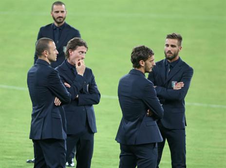 שחקני איטליה על כר הדשא בסמי עופר (יוסי שקל)