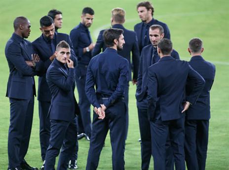 השחקנים האיטלקים בסמי עופר. מעולם לא הפסידו משחק פתיחה במוקדמות מונדיאל (יוסי שקל)